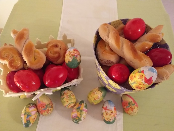 Πασχαλινά κουλούρια με γεύση φράουλα